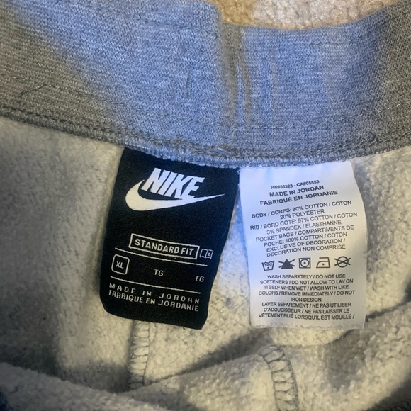 Nike Gray Tapered Sweatpants with Elastic Cuffs - Picture 3 of 4